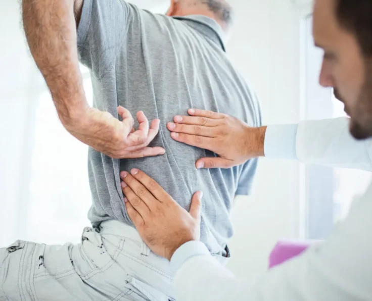 Doctor-treating-patient-with-back-pain-1500x880